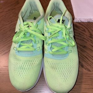 nike free run neon green
